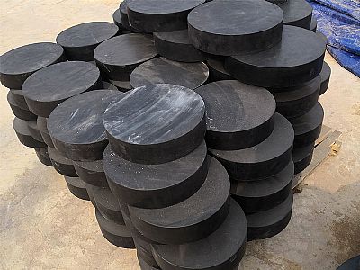 六盘水板式橡胶支座由若干层橡胶片与薄钢板经加压硫化